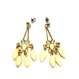 Vintage Dangle Earrings Cream enamel Gold Tone